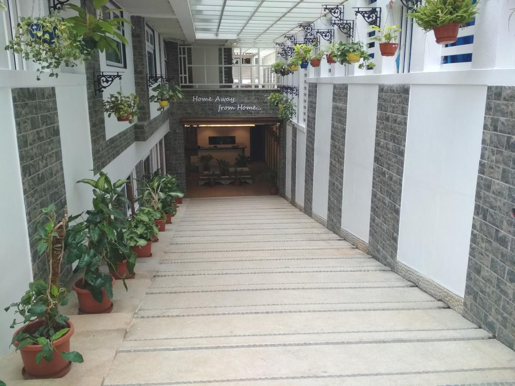 White Castle Boutique Apartment Hotel Bangalore Exterior photo